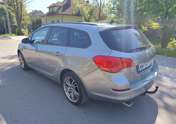 Opel Astra cena 29900 przebieg: 148000, rok produkcji 2011 z Halinów małe 154